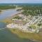 Surf City 2BR Park Home with Waterfront View and Parking - 瑟夫城