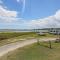 Surf City 2BR Park Home with Waterfront View and Parking - 瑟夫城