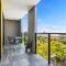 Executive and Spacious Apartment with Balcony - 阳光海岸