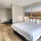 Days Inn & Suites by Wyndham Russellville