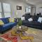 Modern 3BR Home, 3 min airport.