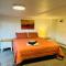 Spacious 4 brm home with spa and large garden