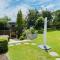 Spacious 4 brm home with spa and large garden