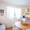 Cosy Straddie cottage + sleeps 6 + close to beach