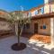 Beautiful Heritage Villa Croc with pool in Buje