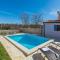 Beautiful Heritage Villa Croc with pool in Buje