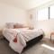 Modern 2 bedroom by Hagley Park