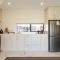 Modern 2 bedroom by Hagley Park