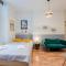 Central 2 BR Flat in trendy area / Self check-in