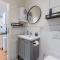 Central 2 BR Flat in trendy area / Self check-in