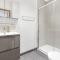 Spacious 1 BR apt w 2 king bed by Tent serviced apartments
