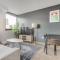 Spacious 1 BR apt w 2 king bed by Tent serviced apartments - 法恩伯勒