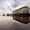 Nice houseboat with a terrace - Offingawier