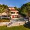 Villa Barotul with pool