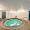 Farmhouse Cabin Hot Tub, Indoor Pool & Gym Access - Hedgesville