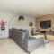 Luxury 2 Bedroom Apartment with AC and Parking