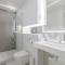 Luxury 2 Bedroom Apartment with AC and Parking