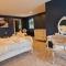 Hamilton-The Alexander suite luxury holiday let's - Scorton