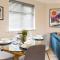 Stylish-2BR, Boutique property, 5min to ManAirport
