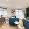 Stylish-2BR, Boutique property, 5min to ManAirport