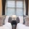 Stylish-2BR, Boutique property, 5min to ManAirport