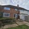 Beautiful 4 bedroom house 7 minutes from Luton Airport - Luton