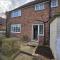 Beautiful 4 bedroom house 7 minutes from Luton Airport - Luton