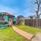 Fifties Diner-Style Llano Home with Shared Fire Pit - Llano