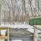 Walk to Lake Tobyhanna Home with Hot Tub and Fire Pit - 托比汉纳
