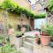 Amazing Location - City of London- 2 Bedroom Stunning Canal View House With Private Garden,Parking & Balcony - Londyn