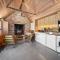 The Stone Cottage at Wollondibby - Heritage Listed l Renovated l Fire Place