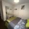 Lovely double room with private bathroom and Double room with shared toilet & PARKING FREE - 爱丁堡
