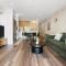 2BR CBD Apt Swimming Pool Sauna SPA CBD