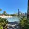 Sunset views luxury 2 Bed 2 Bath Pool Gym Desk - Brisbane