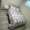 Brand new 2 Bedrooms modern guest suite with separate entrance - Калгари