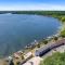 Cozy Suite w Stunning Lake Views at Fife Lake Lodge - Fife Lake