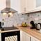 Captain Theos modern apartment Maria