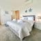Shoreside Villa, by the Golf Course