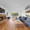 Lake Eildon Retreat - Breathtaking Views - Sleeps 12