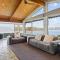 Lake Eildon Retreat - Breathtaking Views - Sleeps 12