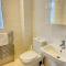 Just £45pppn! Prime Comfort for Contractors with Spacious Parking, Plush Beds, Top-notch Amenities, Flexible Stays & Lightning-Fast Internet