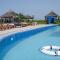 Lovely 13-Bed Complex on Cape Point Beach Bakau - Bakau