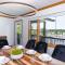 5BR Lakefront Getaway with hot tub