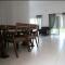 Beautiful villa five minutes from Coral Bay beach!