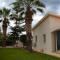 Beautiful villa five minutes from Coral Bay beach!