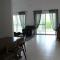 Beautiful villa five minutes from Coral Bay beach!