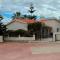 Beautiful villa five minutes from Coral Bay beach!