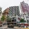 Amplio Loft con balcón sobre la Av 9 de Julio 6C