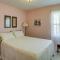 Charming Paris Home with Porch Hunt and Unwind! - Paris