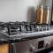 oompH UrbanVibe Centrum Stylish 2BR Hideaway